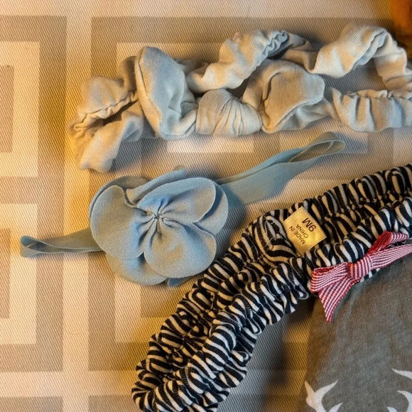 Baby Girls Assorted Bows + Bonus Bib - Picture 4 of 4